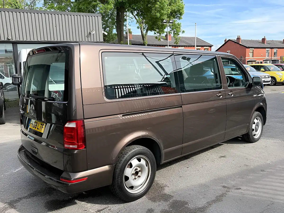 Used 2018 Volkswagen Transporter Shuttle Se Brown - Interior and Exterior details 5