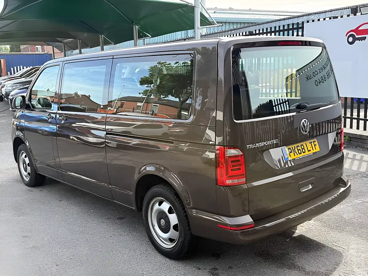 Used 2018 Volkswagen Transporter Shuttle Se Brown - Interior and Exterior details 7