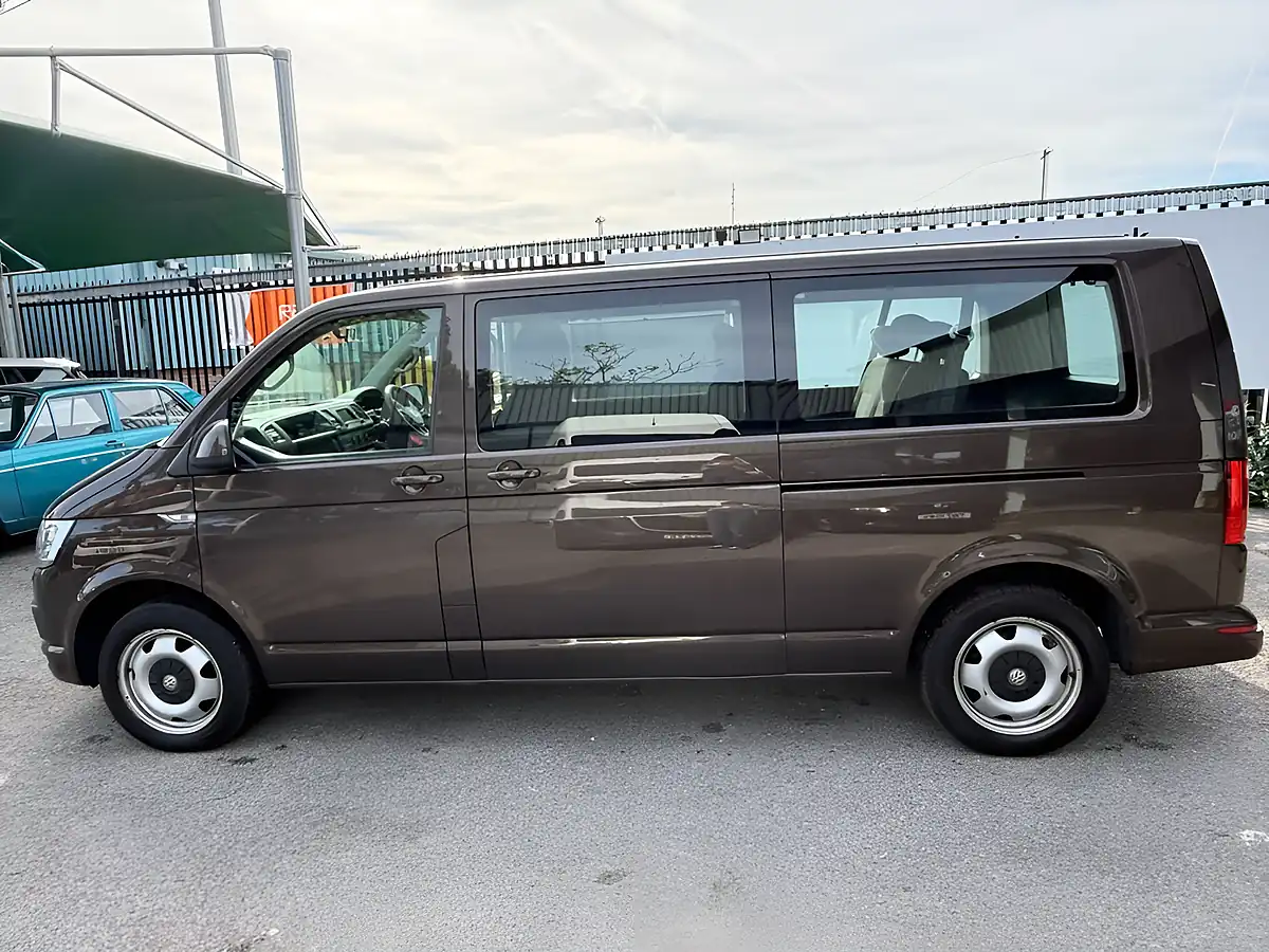 Used 2018 Volkswagen Transporter Shuttle Se Brown - Interior and Exterior details 8