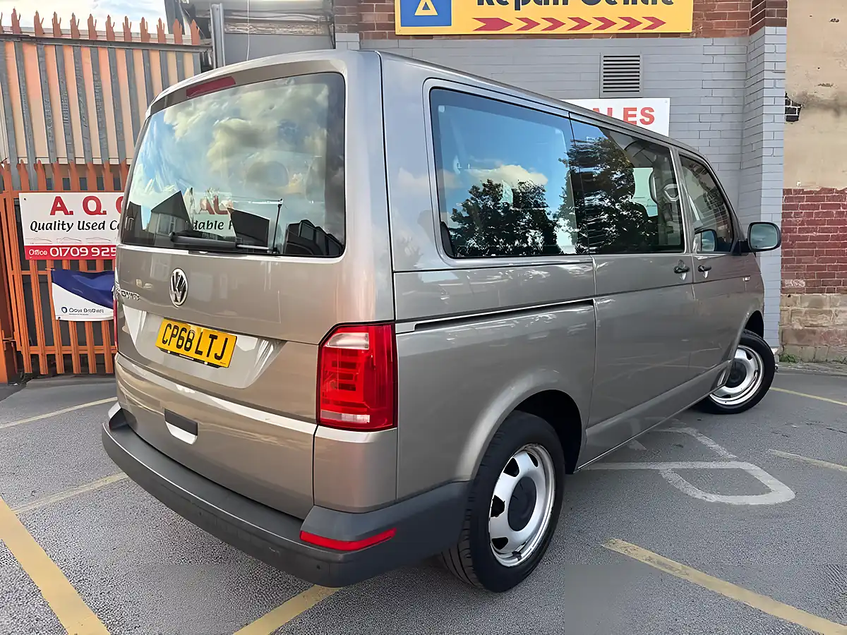Used 2018 Volkswagen Transporter Shuttle Shuttle S Beige - Interior and Exterior details 7