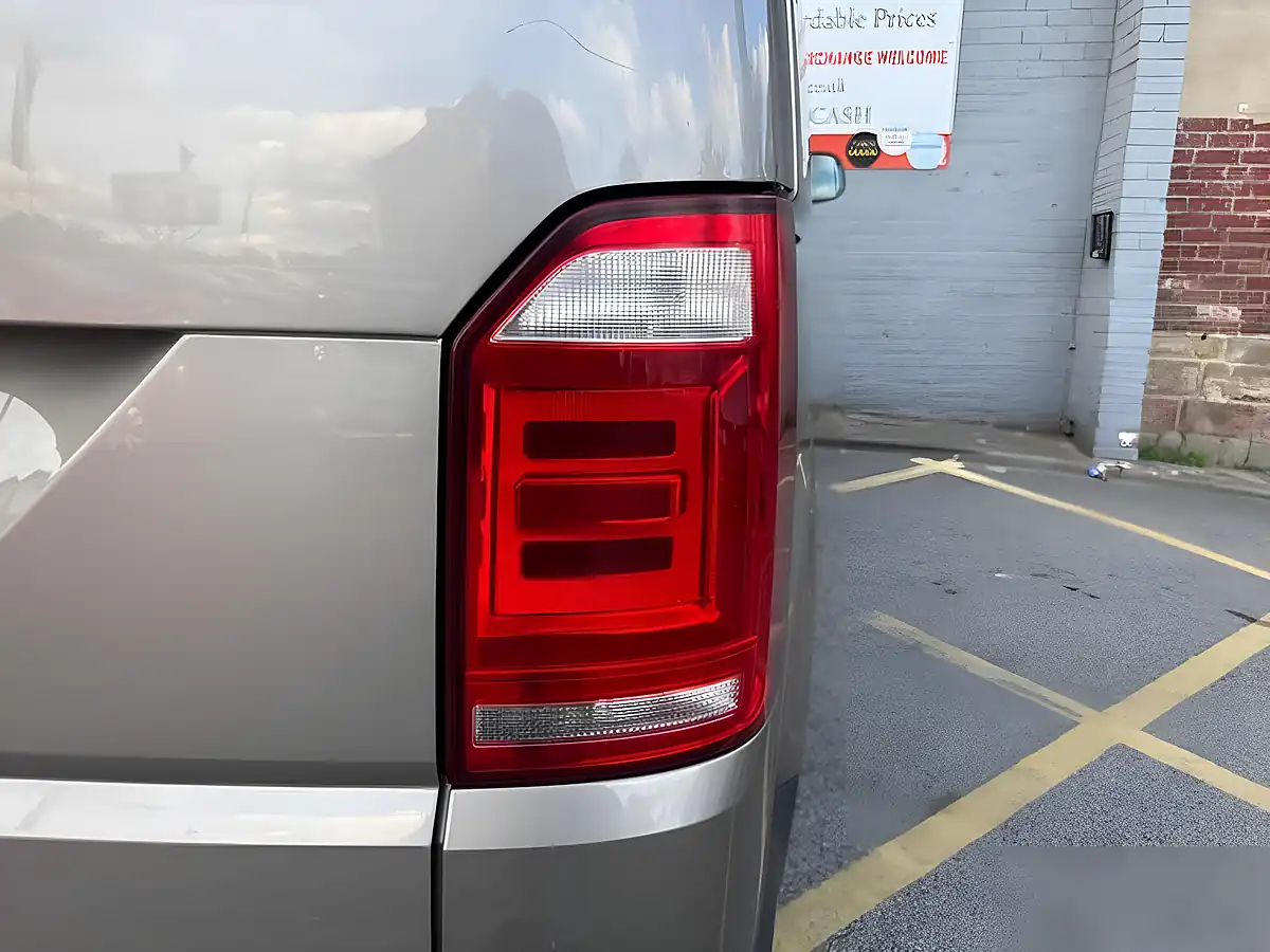 Used 2018 Volkswagen Transporter Shuttle Shuttle S Beige - Interior and Exterior details 9