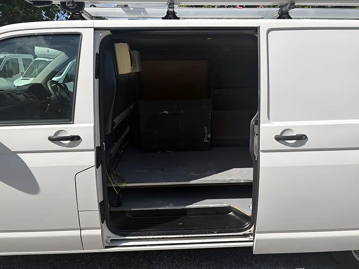 Used 2018 Volkswagen Transporter Startline Lwb White - Interior and Exterior details 11