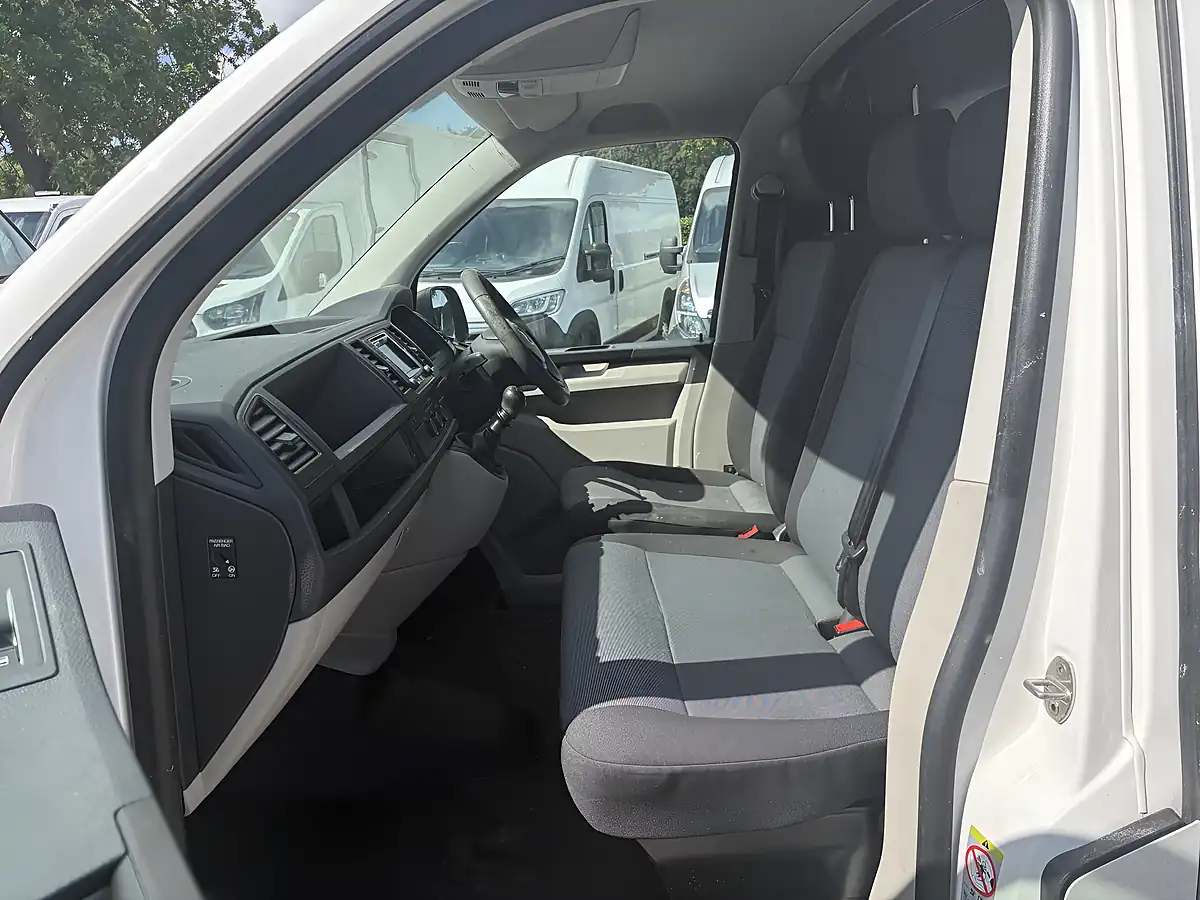 Used 2018 Volkswagen Transporter Startline Lwb White - Interior and Exterior details 13