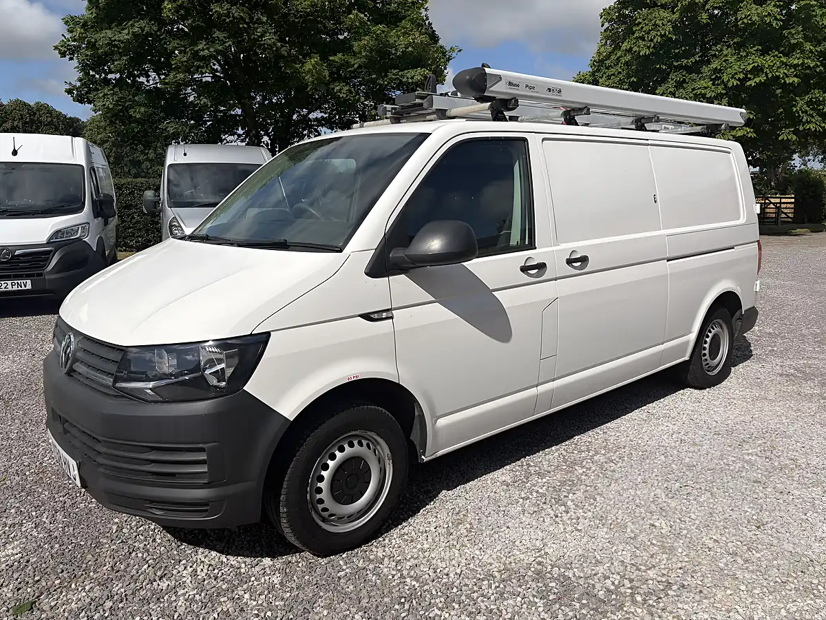 Used 2018 Volkswagen Transporter Startline Lwb White - Interior and Exterior details 3