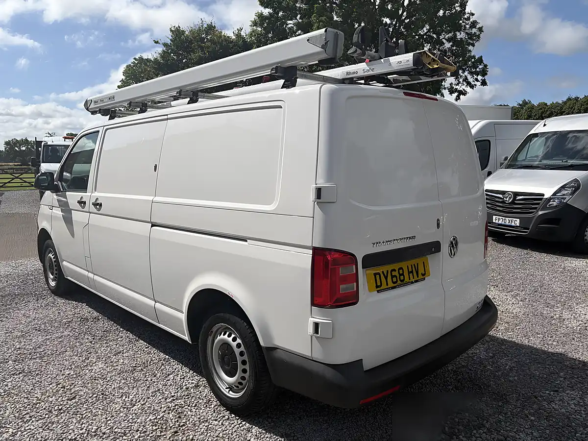 Used 2018 Volkswagen Transporter Startline Lwb White - Interior and Exterior details 4