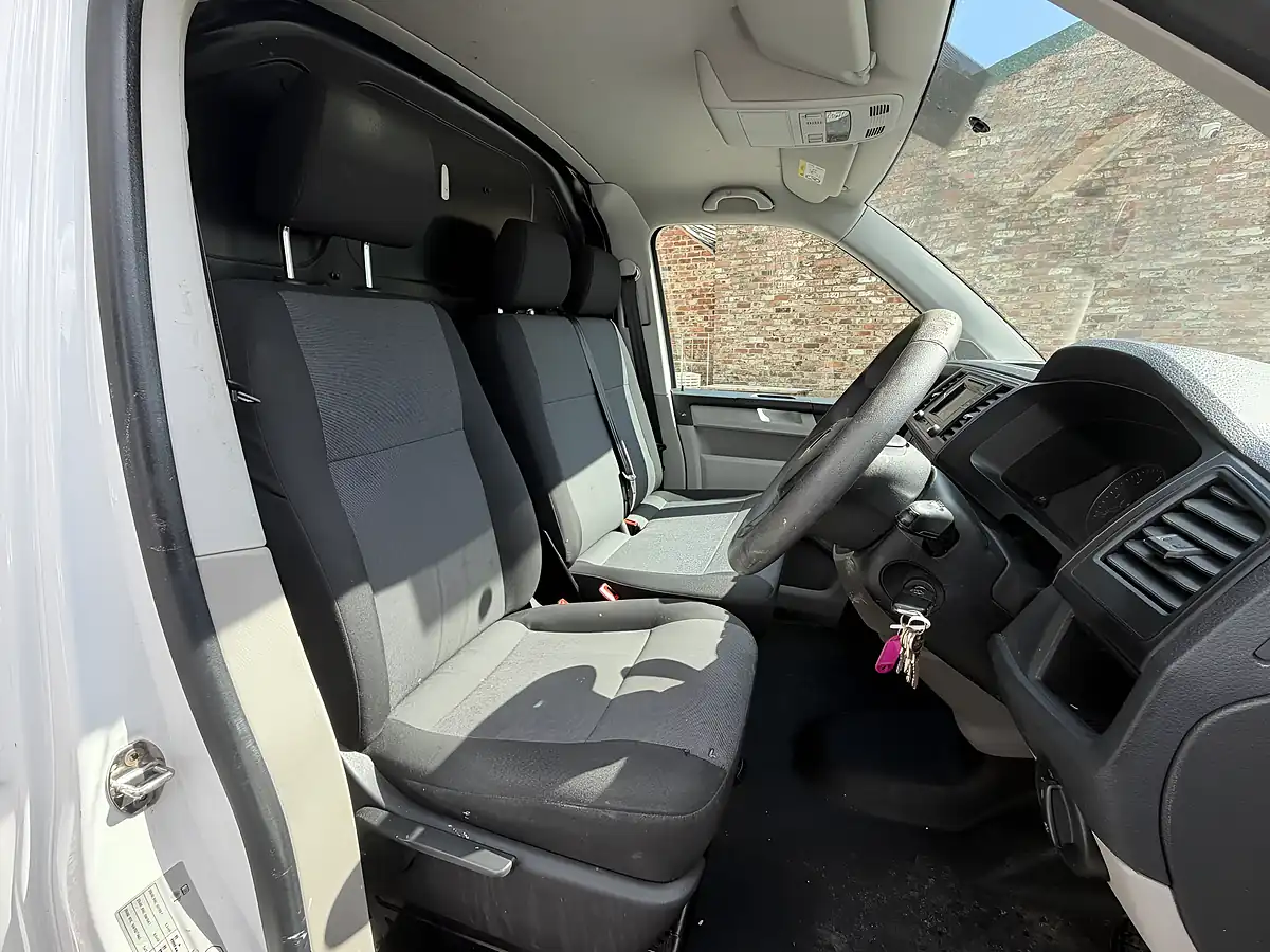 Used 2018 Volkswagen Transporter Startline Lwb White - Interior and Exterior details 8