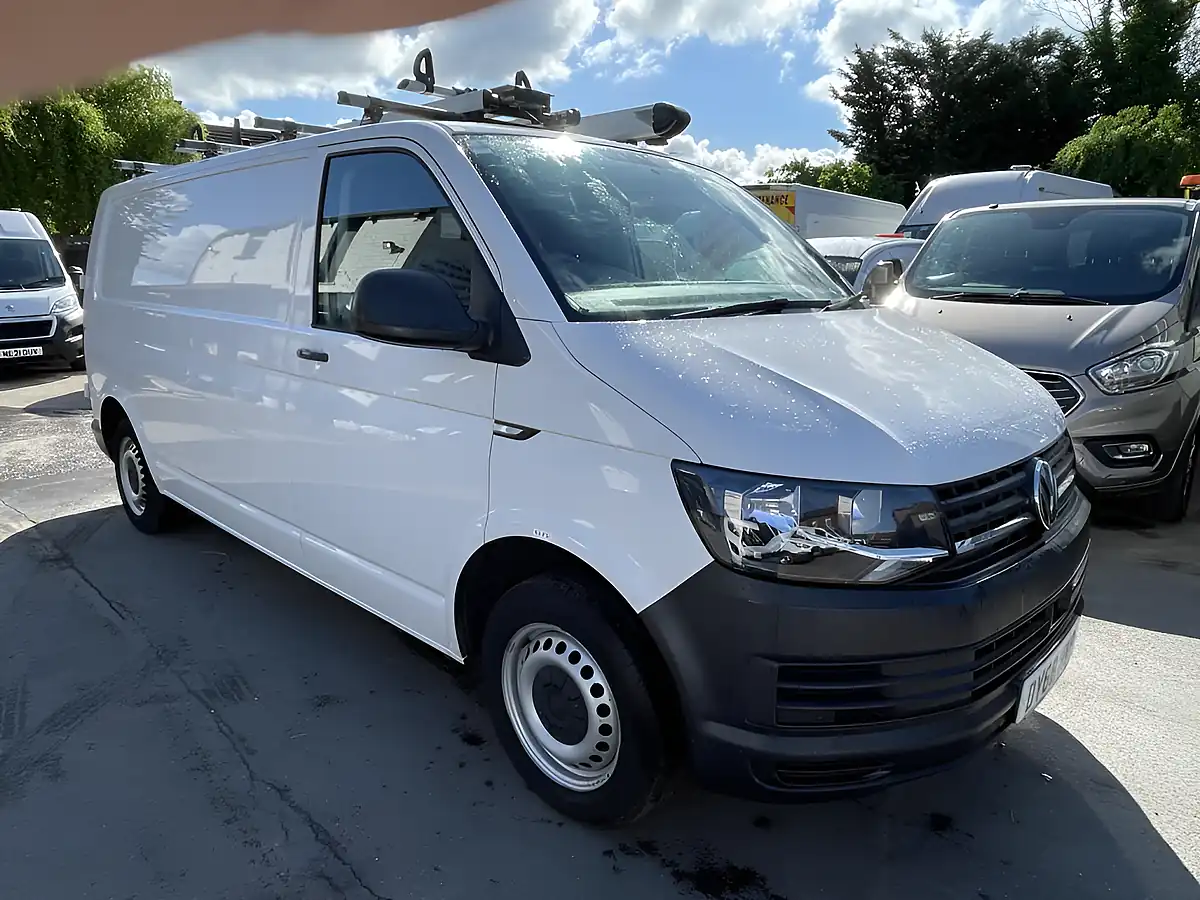 Used 2018 Volkswagen Transporter Startline Lwb White - Front View