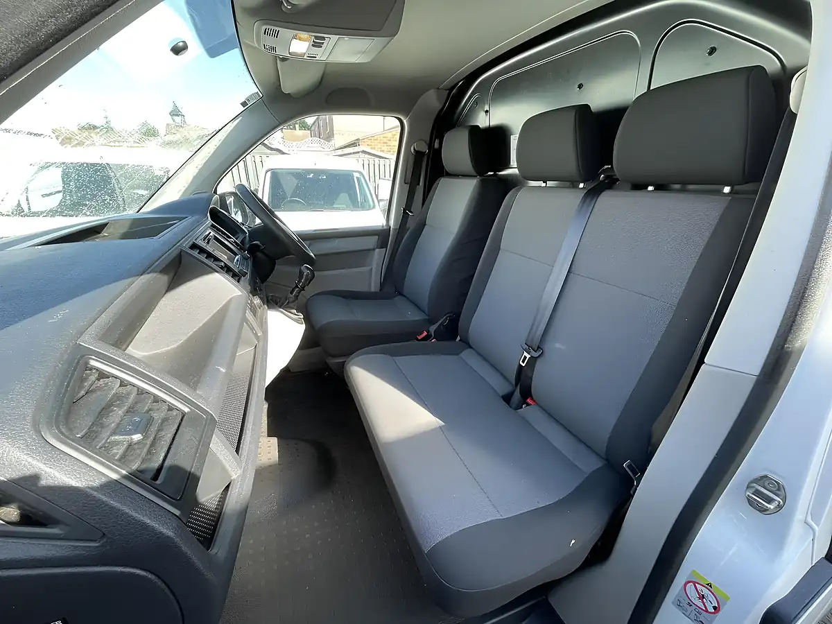 Used 2018 Volkswagen Transporter Startline Lwb White - Interior and Exterior details 13
