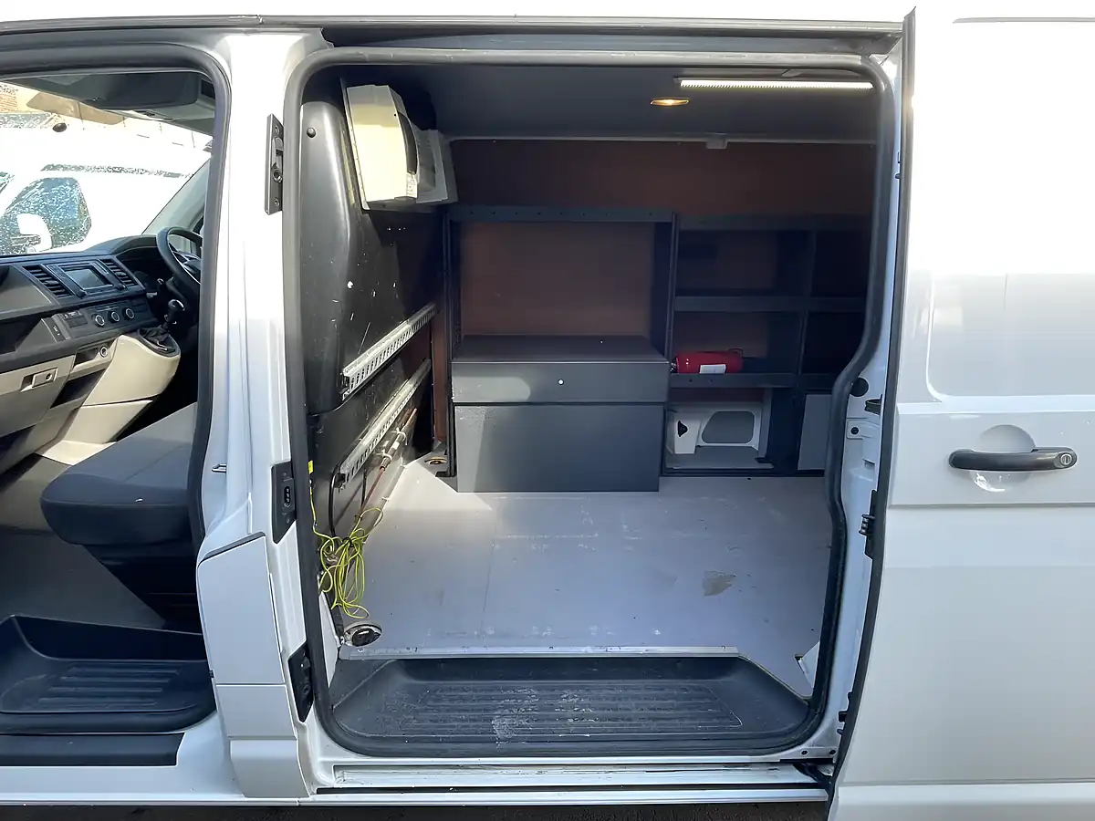 Used 2018 Volkswagen Transporter Startline Lwb White - Interior and Exterior details 14