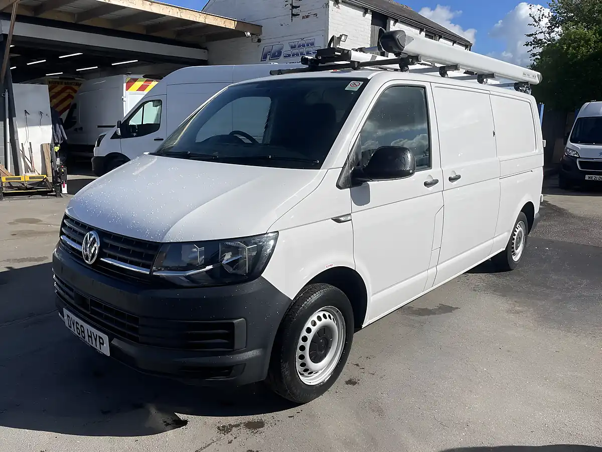 Used 2018 Volkswagen Transporter Startline Lwb White - Interior and Exterior details 3