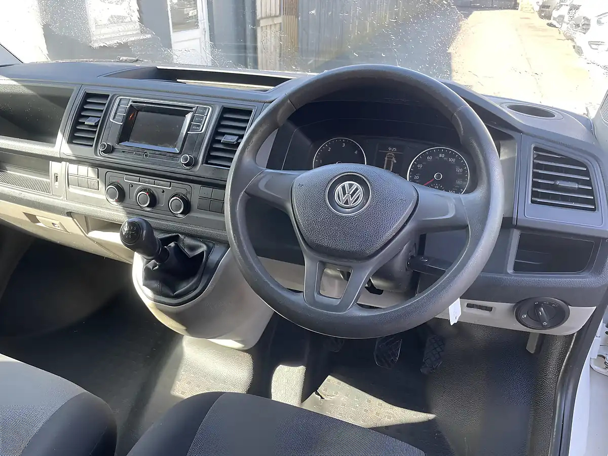 Used 2018 Volkswagen Transporter Startline Lwb White - Interior and Exterior details 4