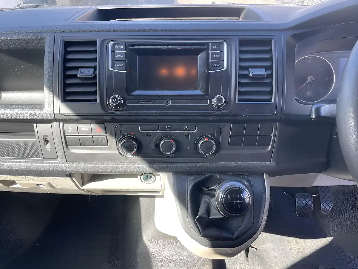 Used 2018 Volkswagen Transporter Startline Lwb White - Interior and Exterior details 5