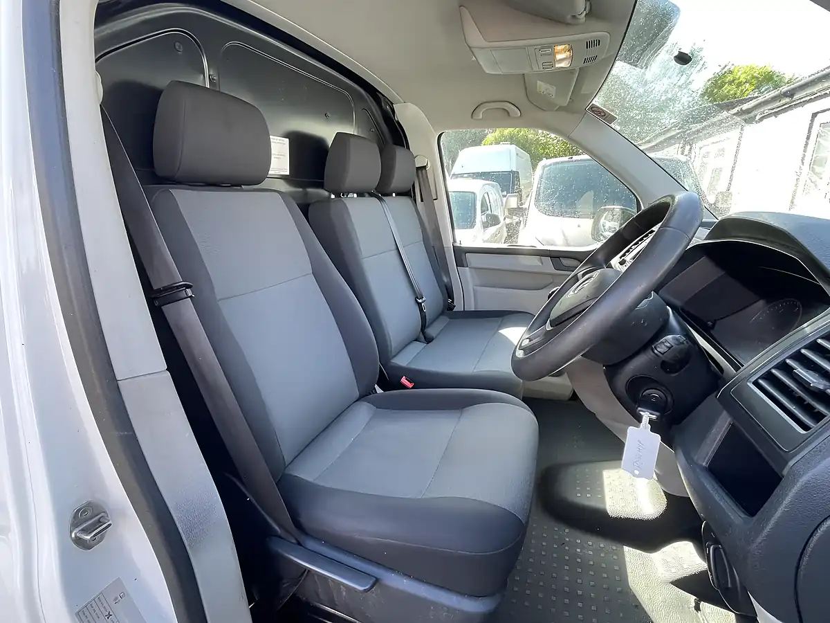 Used 2018 Volkswagen Transporter Startline Lwb White - Interior and Exterior details 6