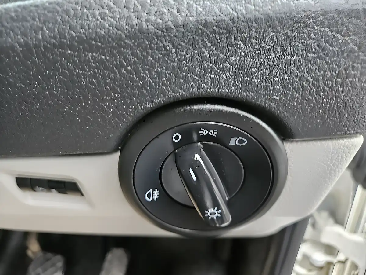 Used 2018 Volkswagen Transporter Startline White - Interior and Exterior details 19