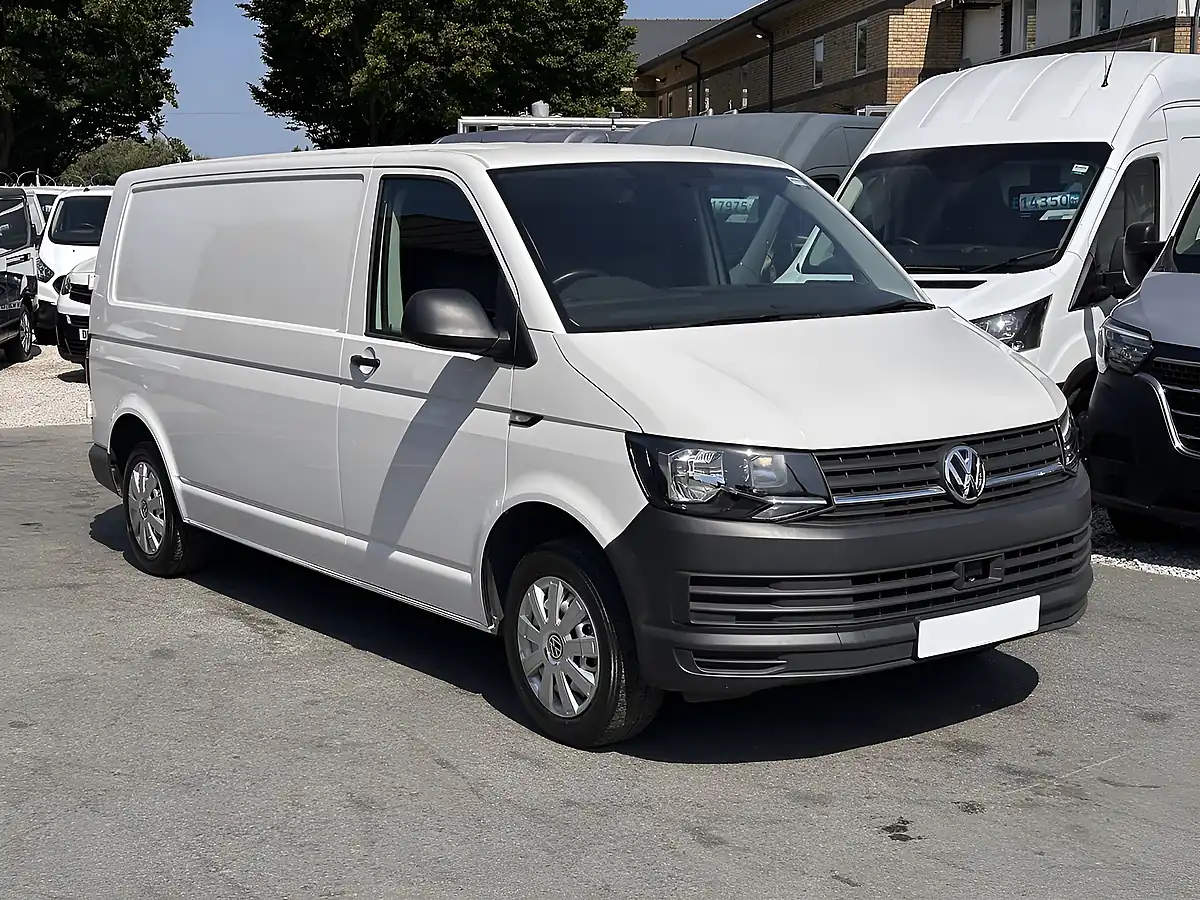 Used 2018 Volkswagen Transporter Startline White - Interior and Exterior details 6