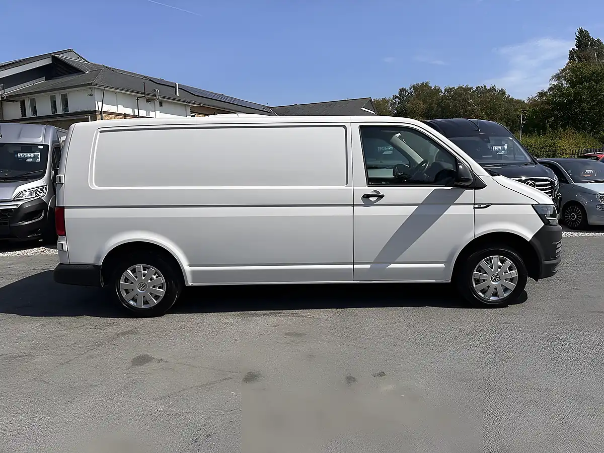 Used 2018 Volkswagen Transporter Startline White - Interior and Exterior details 8