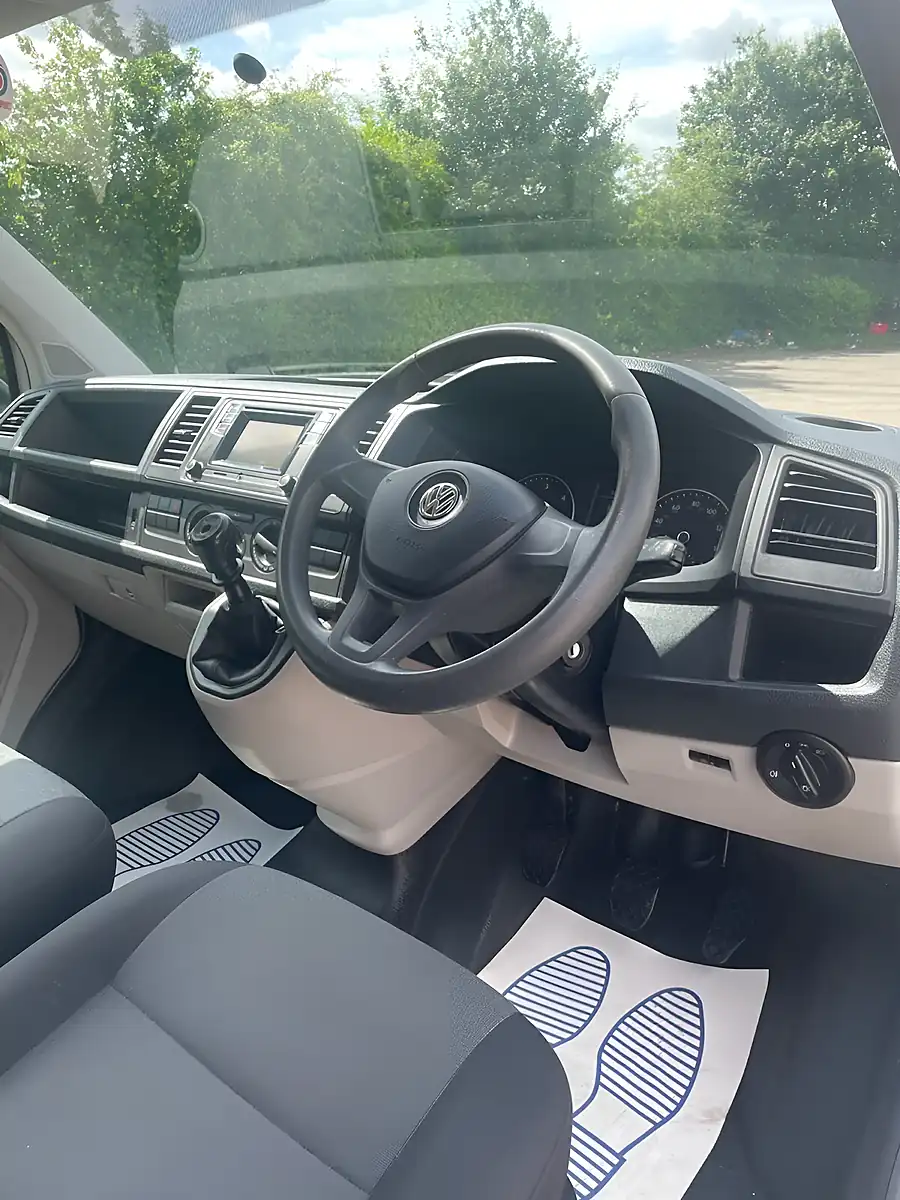 Used 2018 Volkswagen Transporter Startline White - Interior and Exterior details 10