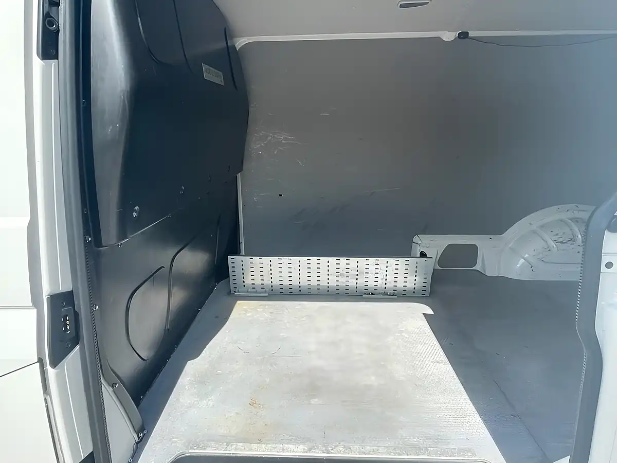 Used 2018 Volkswagen Transporter Startline White - Interior and Exterior details 15
