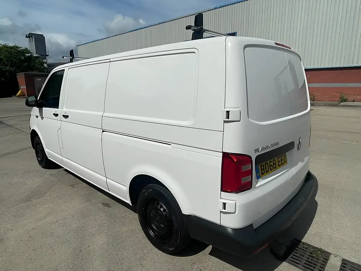 Used 2018 Volkswagen Transporter Startline White - Interior and Exterior details 4