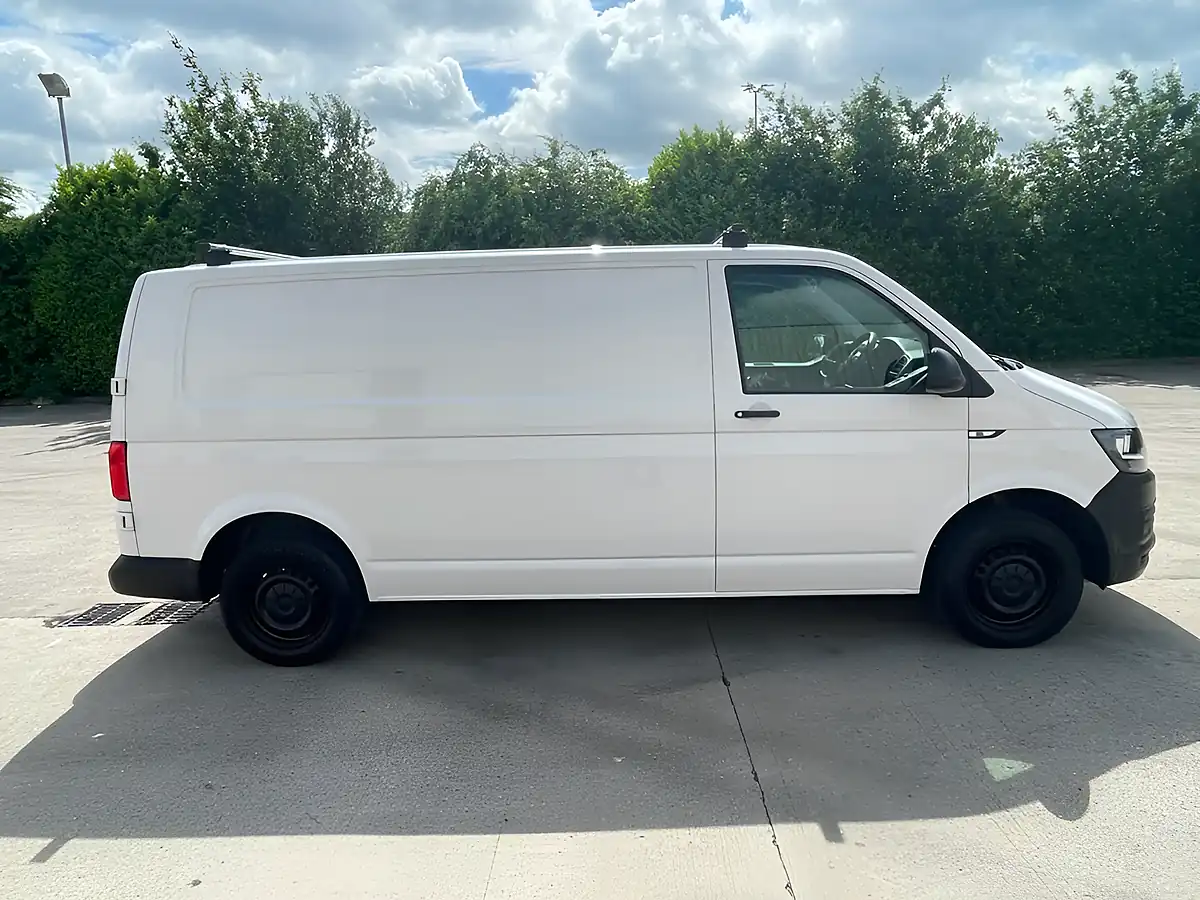 Used 2018 Volkswagen Transporter Startline White - Interior and Exterior details 5
