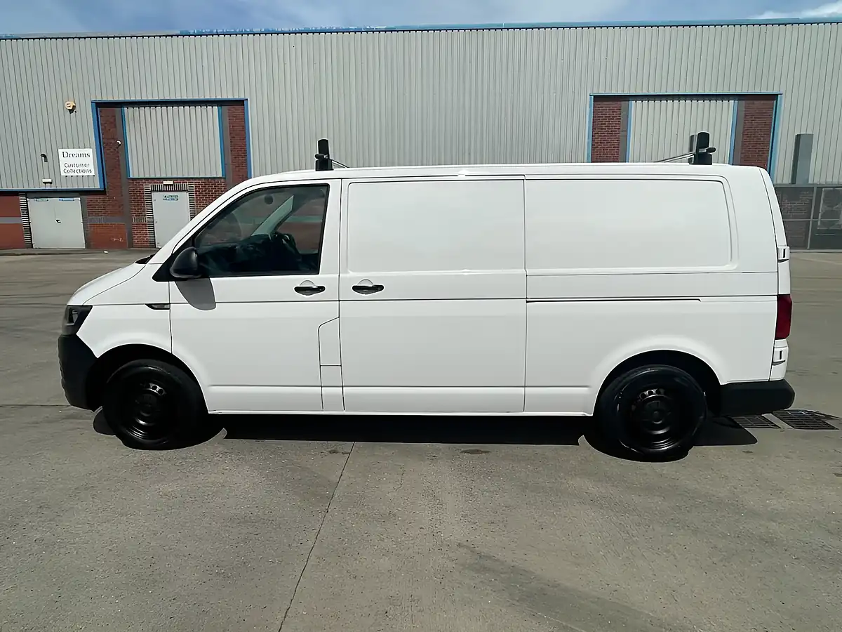 Used 2018 Volkswagen Transporter Startline White - Interior and Exterior details 6