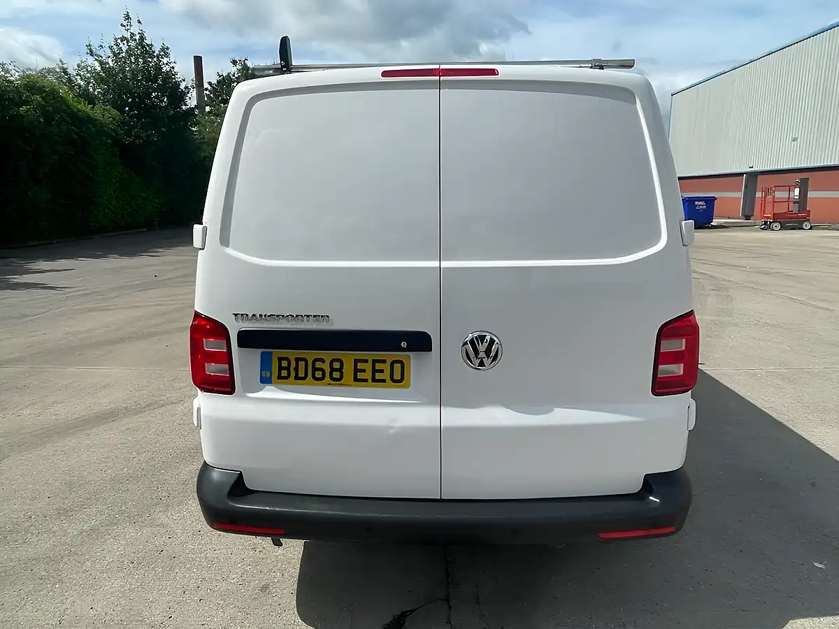 Used 2018 Volkswagen Transporter Startline White - Interior and Exterior details 8