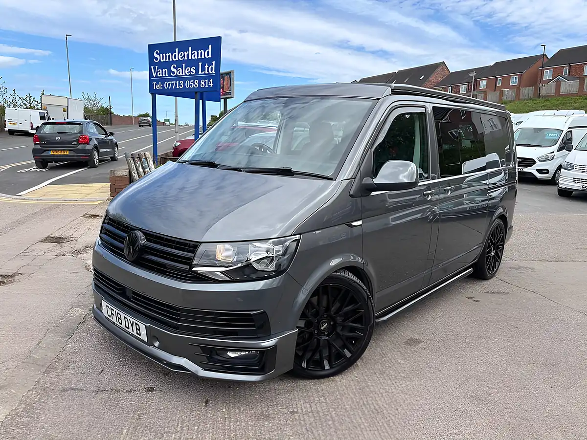 Used 2018 Volkswagen Transporter T32 Highline Kombi Grey - Front View
