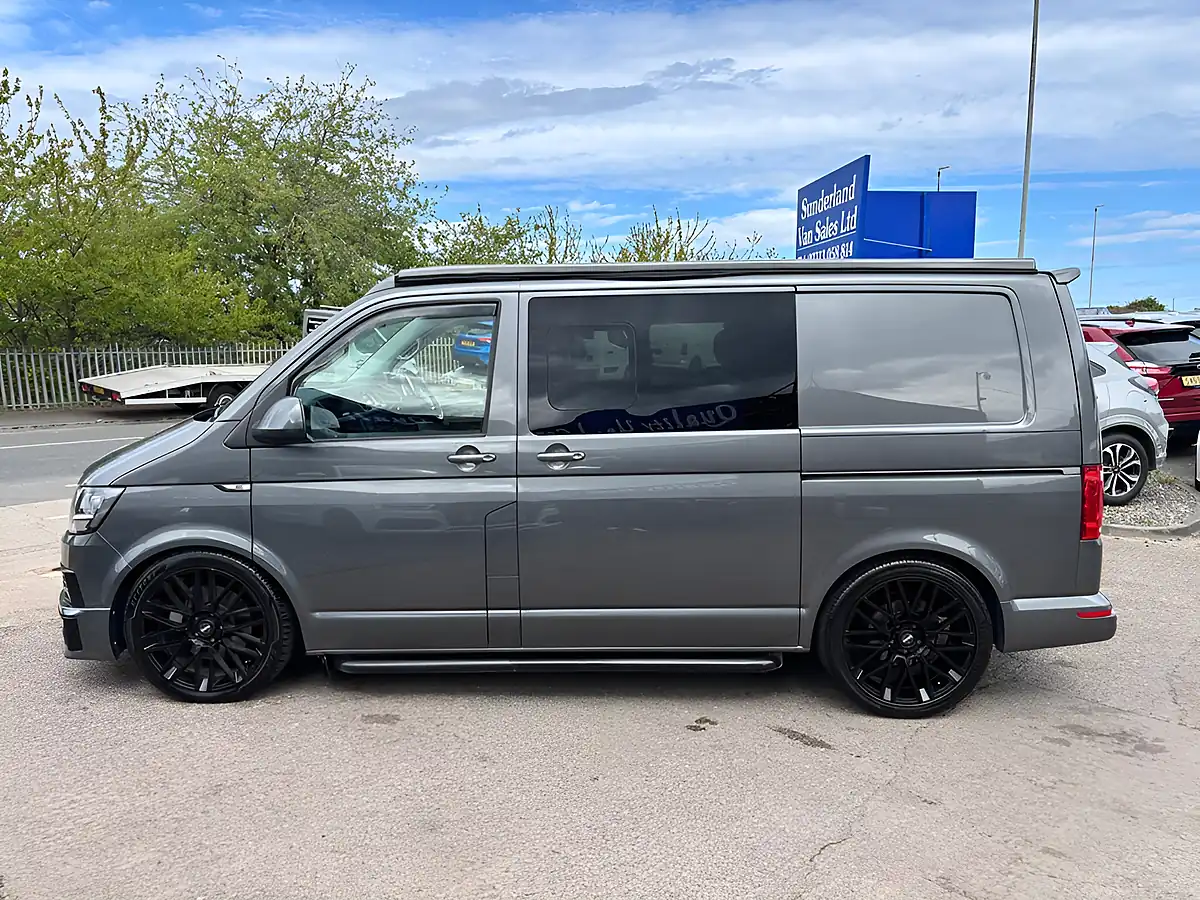 Used 2018 Volkswagen Transporter T32 Highline Kombi Grey - Interior and Exterior details 18