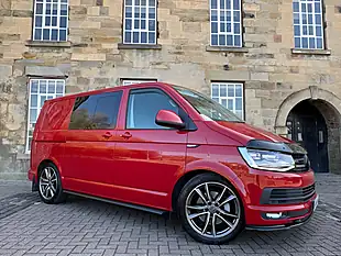 Used 2018 Volkswagen Transporter T32 Highline Kombi Red - Interior and Exterior details 10