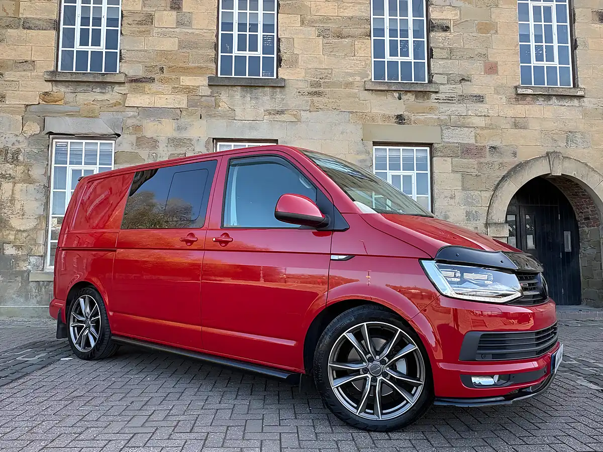 Used 2018 Volkswagen Transporter T32 Highline Kombi Red - Interior and Exterior details 10