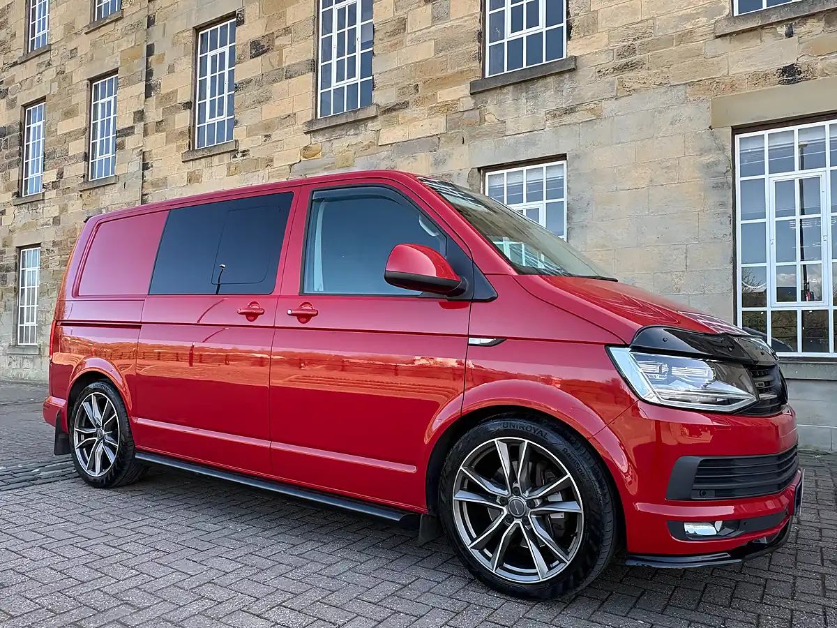 Used 2018 Volkswagen Transporter T32 Highline Kombi Red - Interior and Exterior details 11