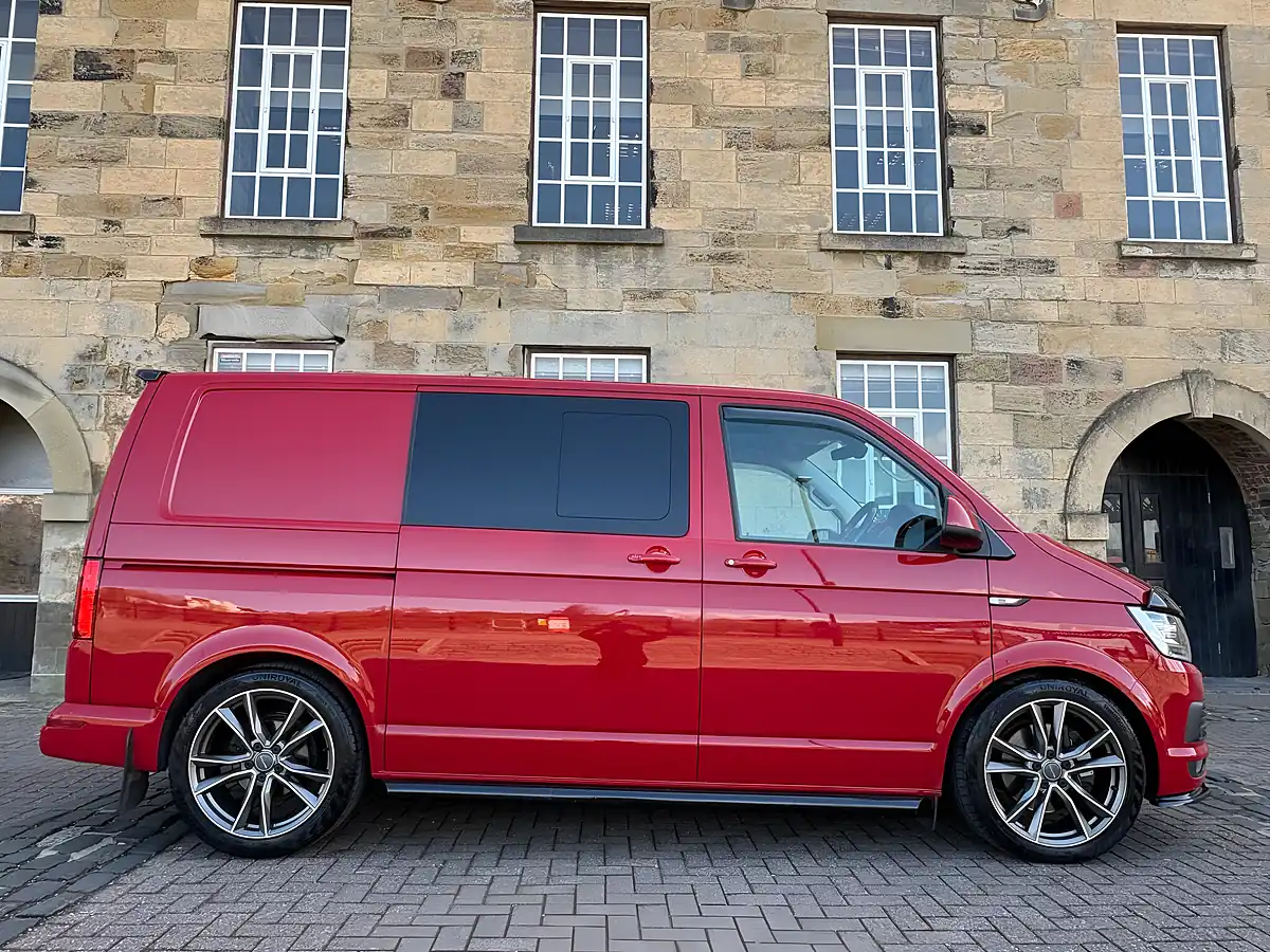 Used 2018 Volkswagen Transporter T32 Highline Kombi Red - Interior and Exterior details 12