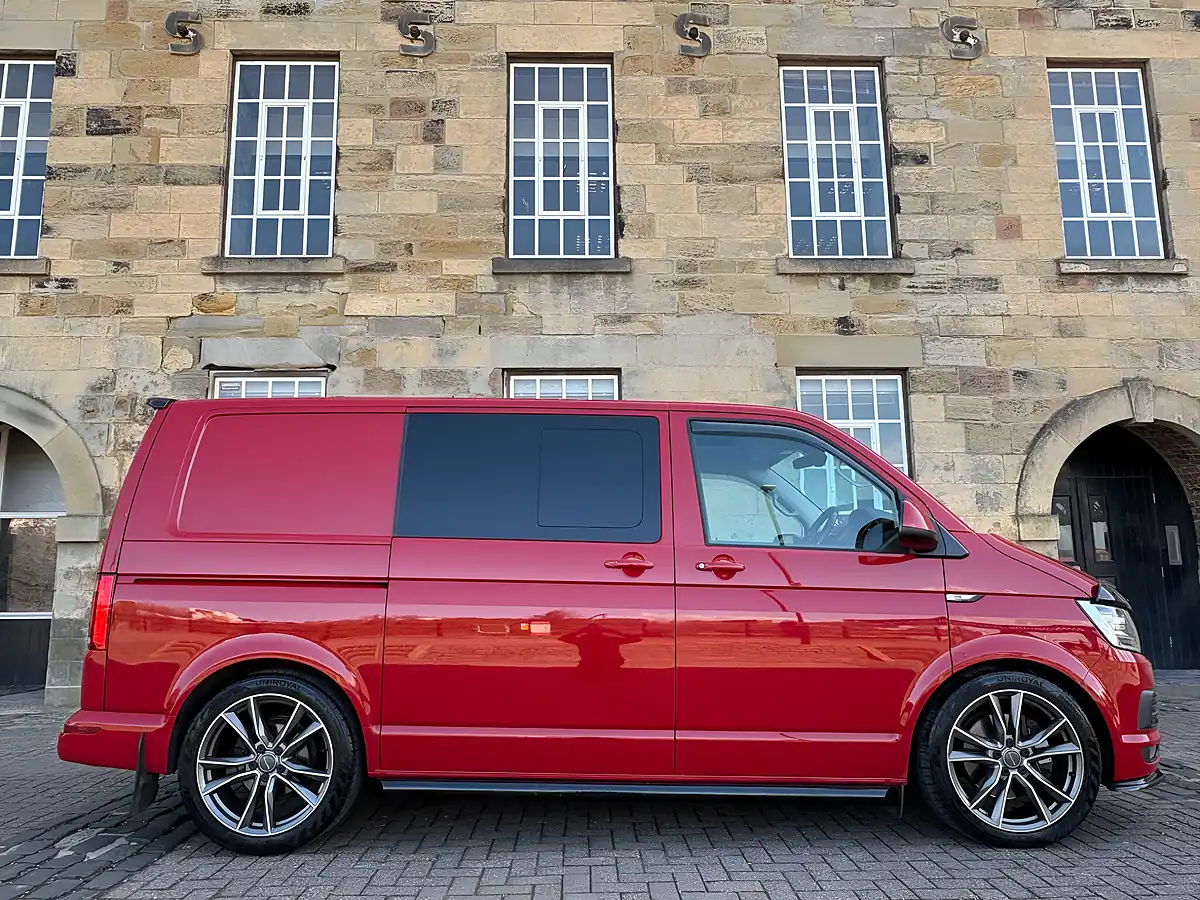 Used 2018 Volkswagen Transporter T32 Highline Kombi Red - Interior and Exterior details 13