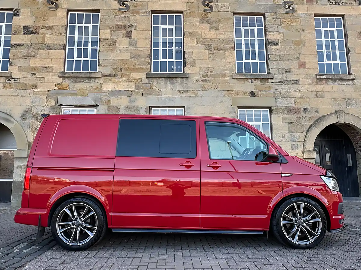Used 2018 Volkswagen Transporter T32 Highline Kombi Red - Interior and Exterior details 14