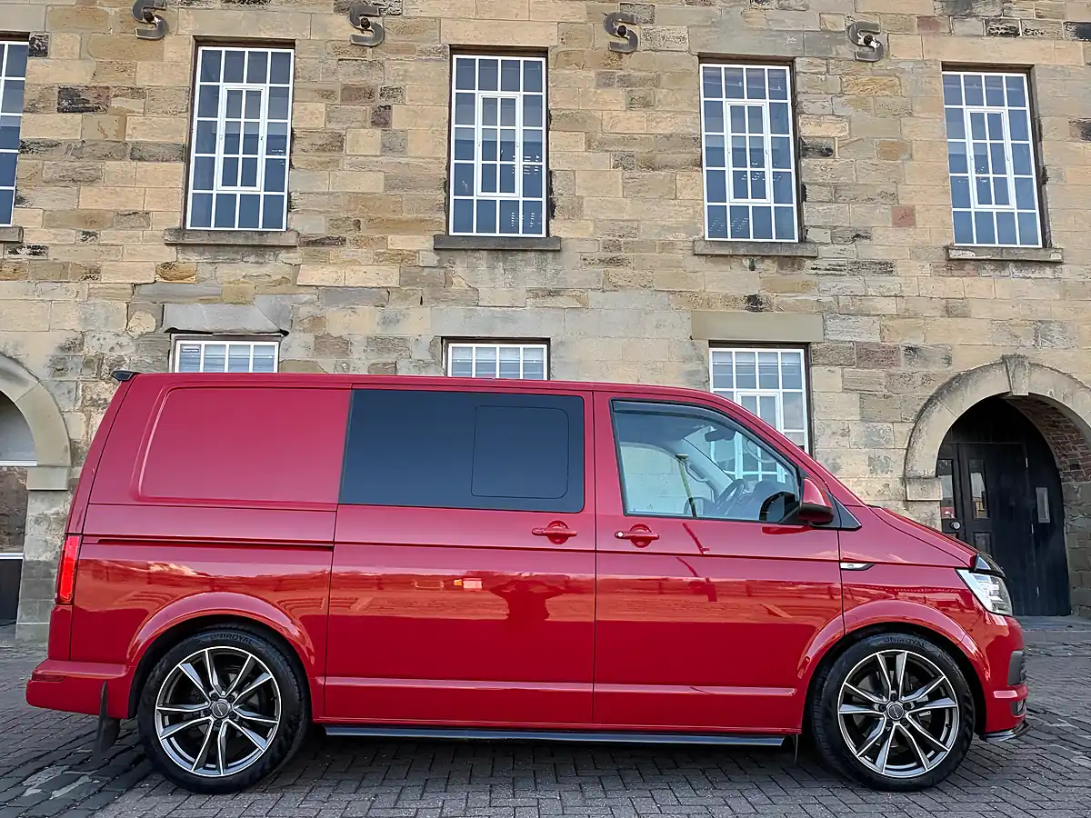 Used 2018 Volkswagen Transporter T32 Highline Kombi Red - Interior and Exterior details 15