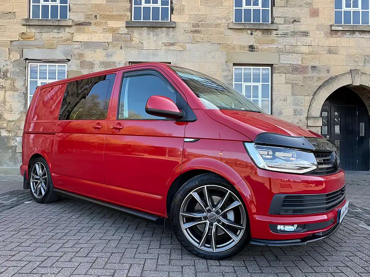 Used 2018 Volkswagen Transporter T32 Highline Kombi Red - Interior and Exterior details 3