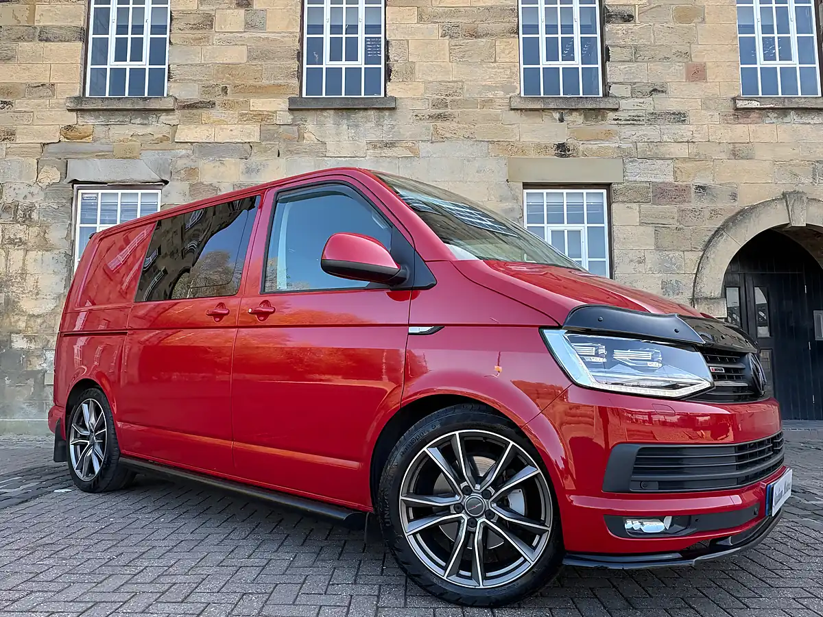 Used 2018 Volkswagen Transporter T32 Highline Kombi Red - Interior and Exterior details 4