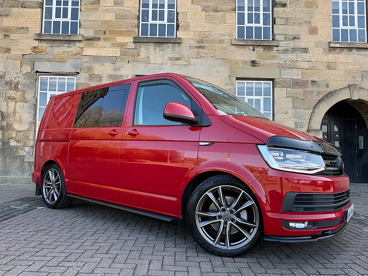 Used 2018 Volkswagen Transporter T32 Highline Kombi Red - Interior and Exterior details 5