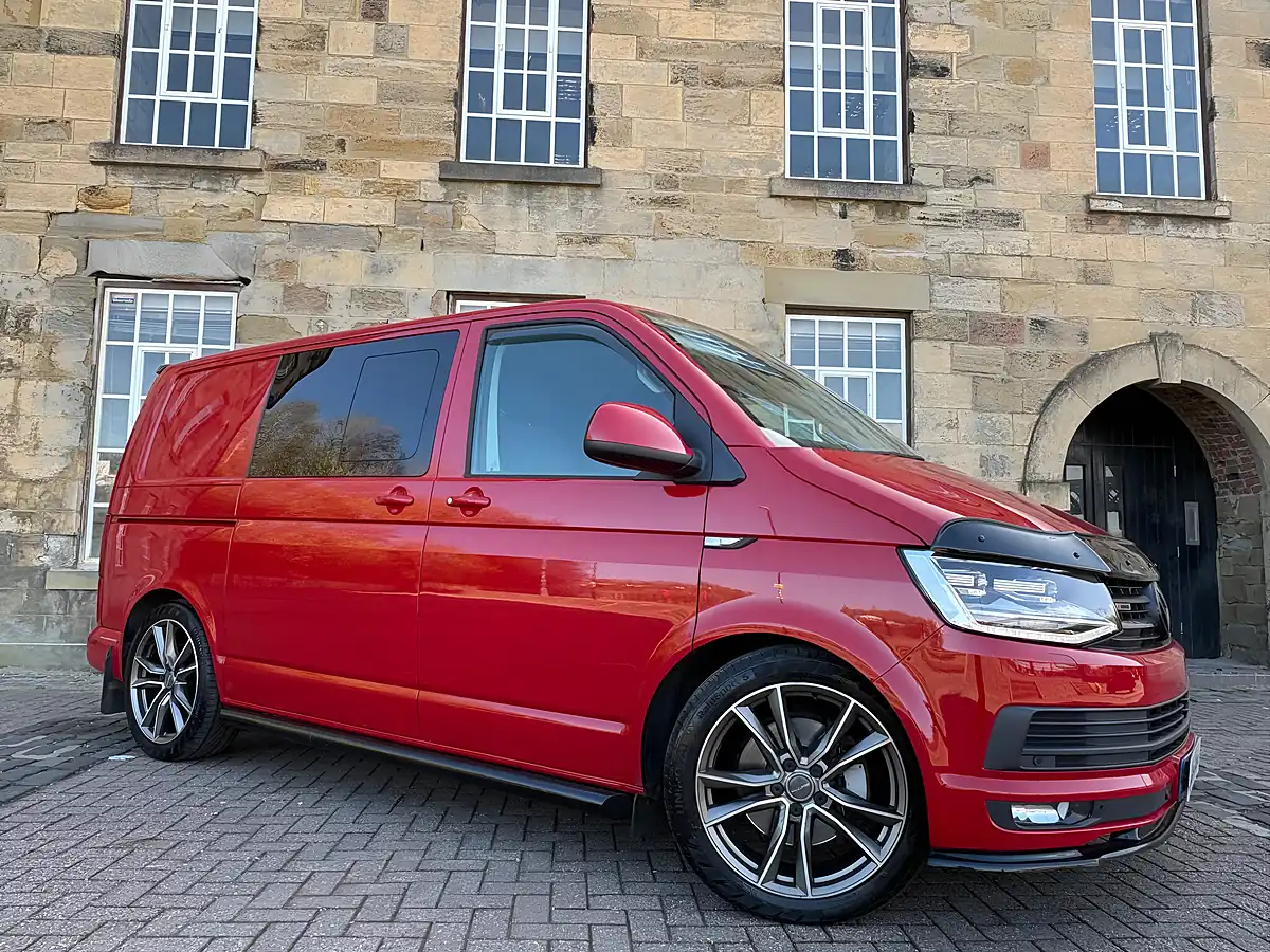Used 2018 Volkswagen Transporter T32 Highline Kombi Red - Interior and Exterior details 6