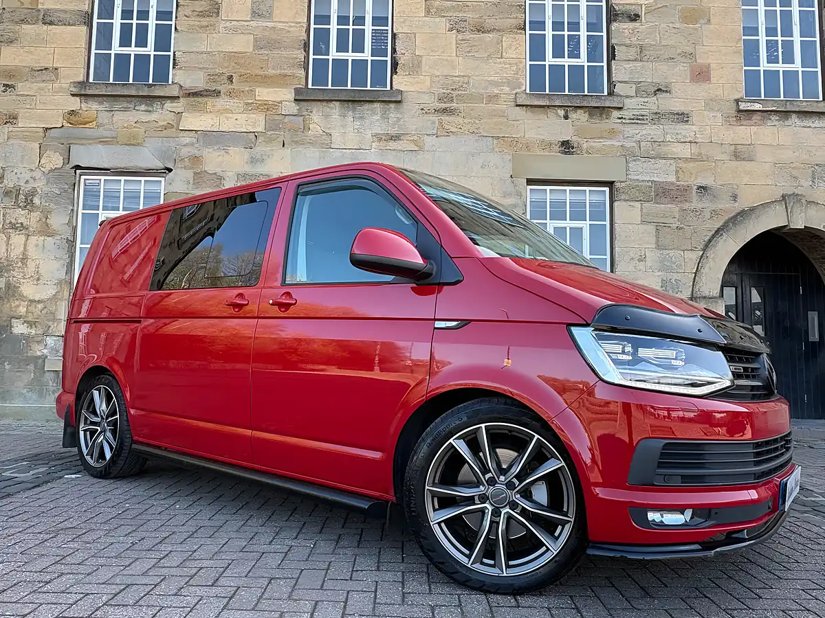 Used 2018 Volkswagen Transporter T32 Highline Kombi Red - Interior and Exterior details 7