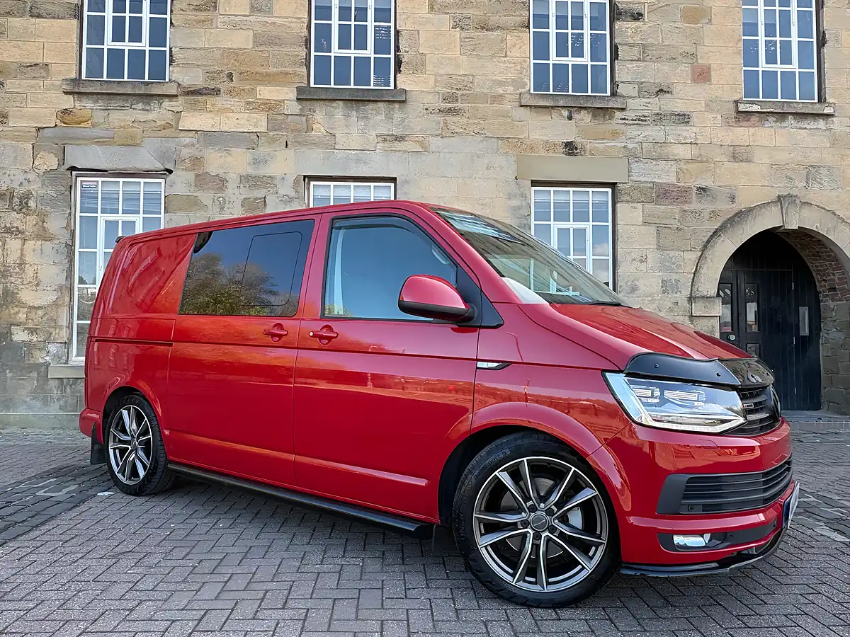 Used 2018 Volkswagen Transporter T32 Highline Kombi Red - Interior and Exterior details 8