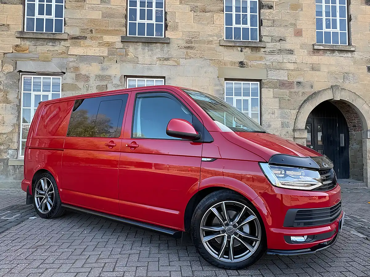 Used 2018 Volkswagen Transporter T32 Highline Kombi Red - Interior and Exterior details 9