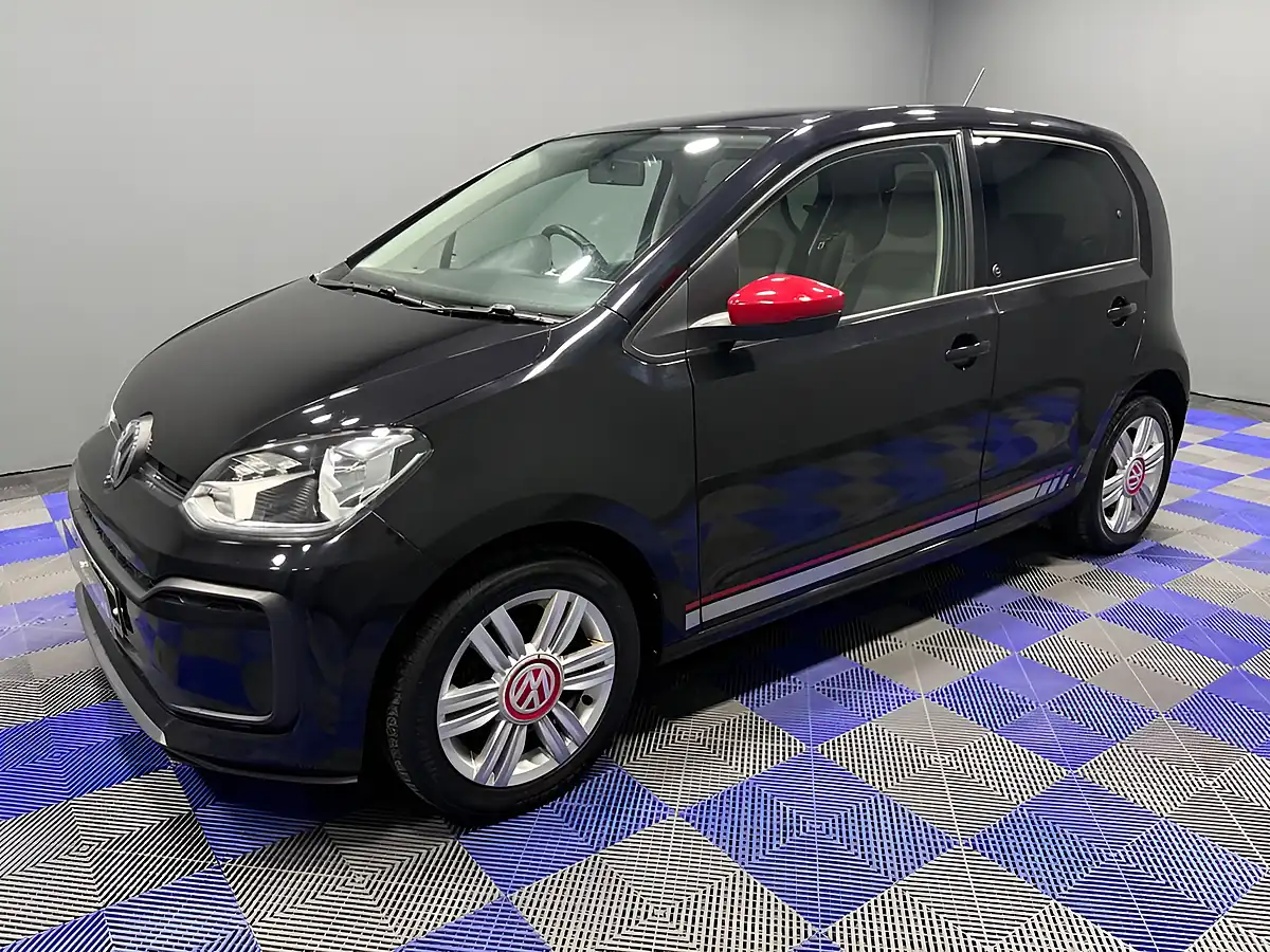 Used 2018 Volkswagen Up! Beats Deep Black Pearl - Interior and Exterior details 6