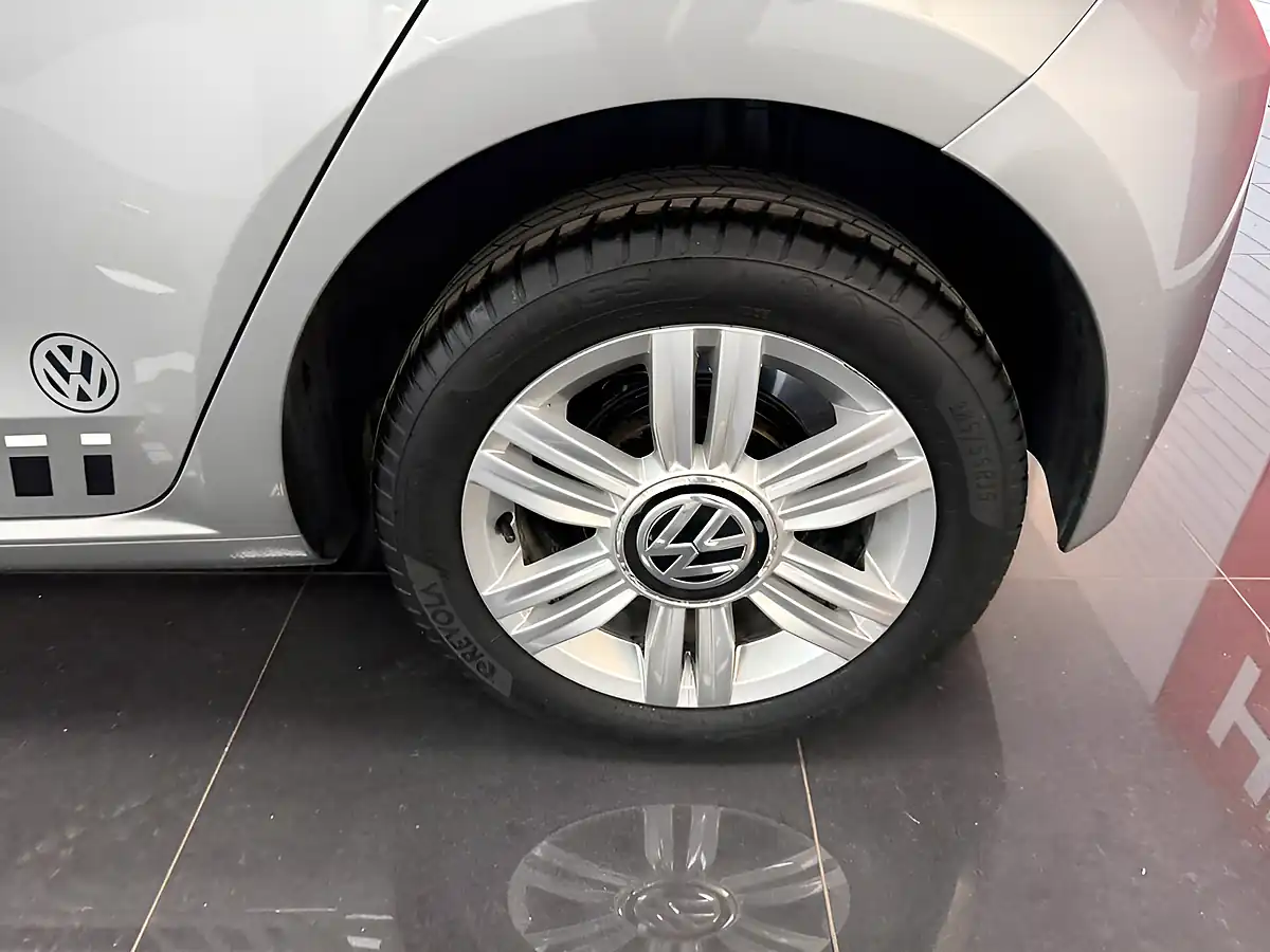 Used 2018 Volkswagen Up! Beats Silver - Interior and Exterior details 11