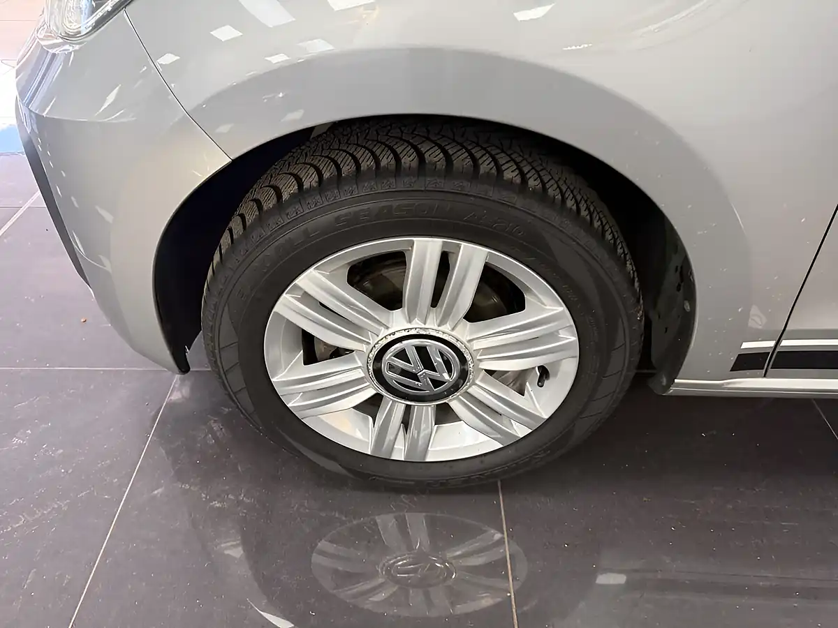 Used 2018 Volkswagen Up! Beats Silver - Interior and Exterior details 13