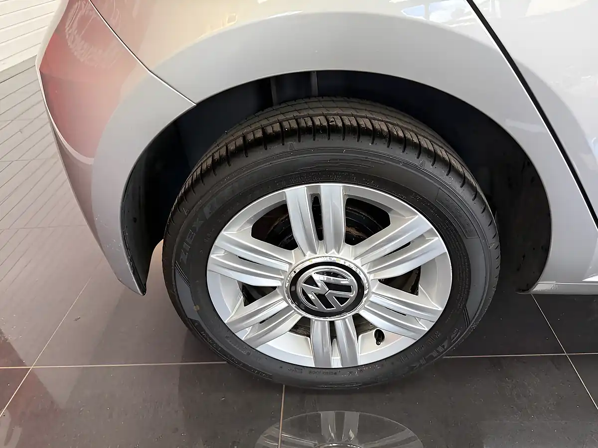 Used 2018 Volkswagen Up! Beats Silver - Interior and Exterior details 3