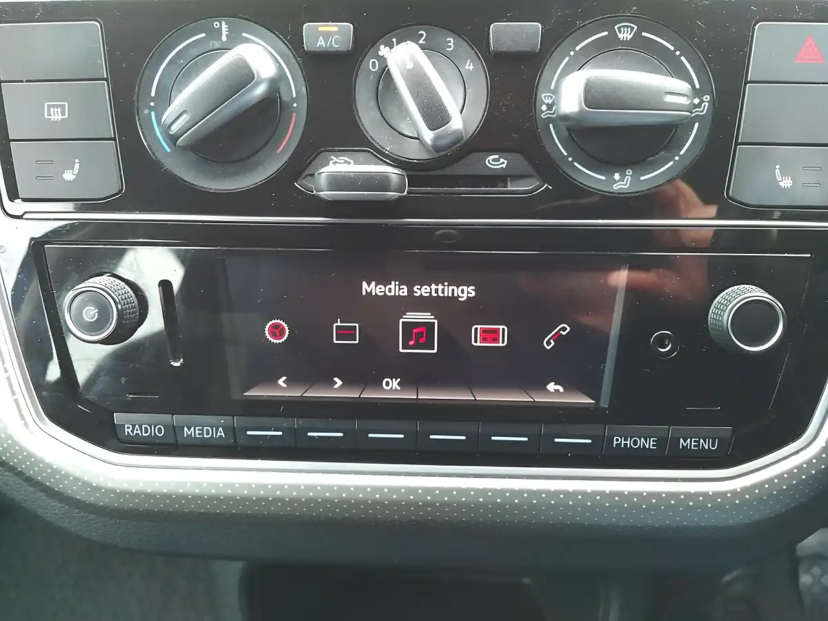 Used 2018 Volkswagen Up! High Up! Blue - Interior and Exterior details 17