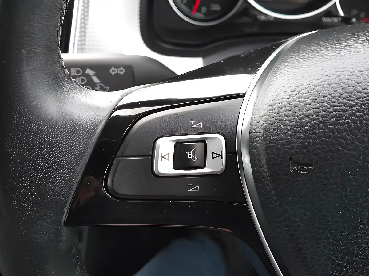 Used 2018 Volkswagen Up! High Up! Blue - Interior and Exterior details 19