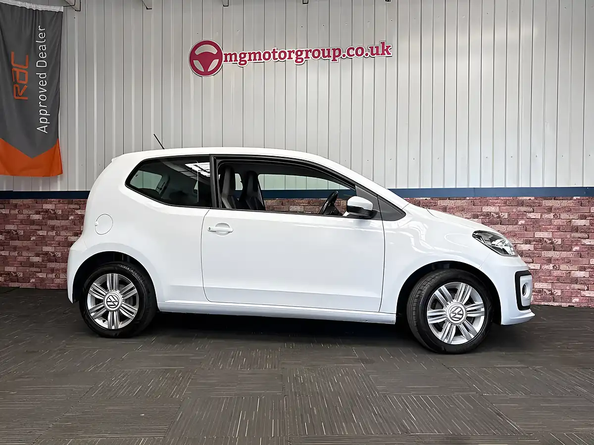 Used 2018 Volkswagen Up! High Up! Pure White - Interior and Exterior details 3