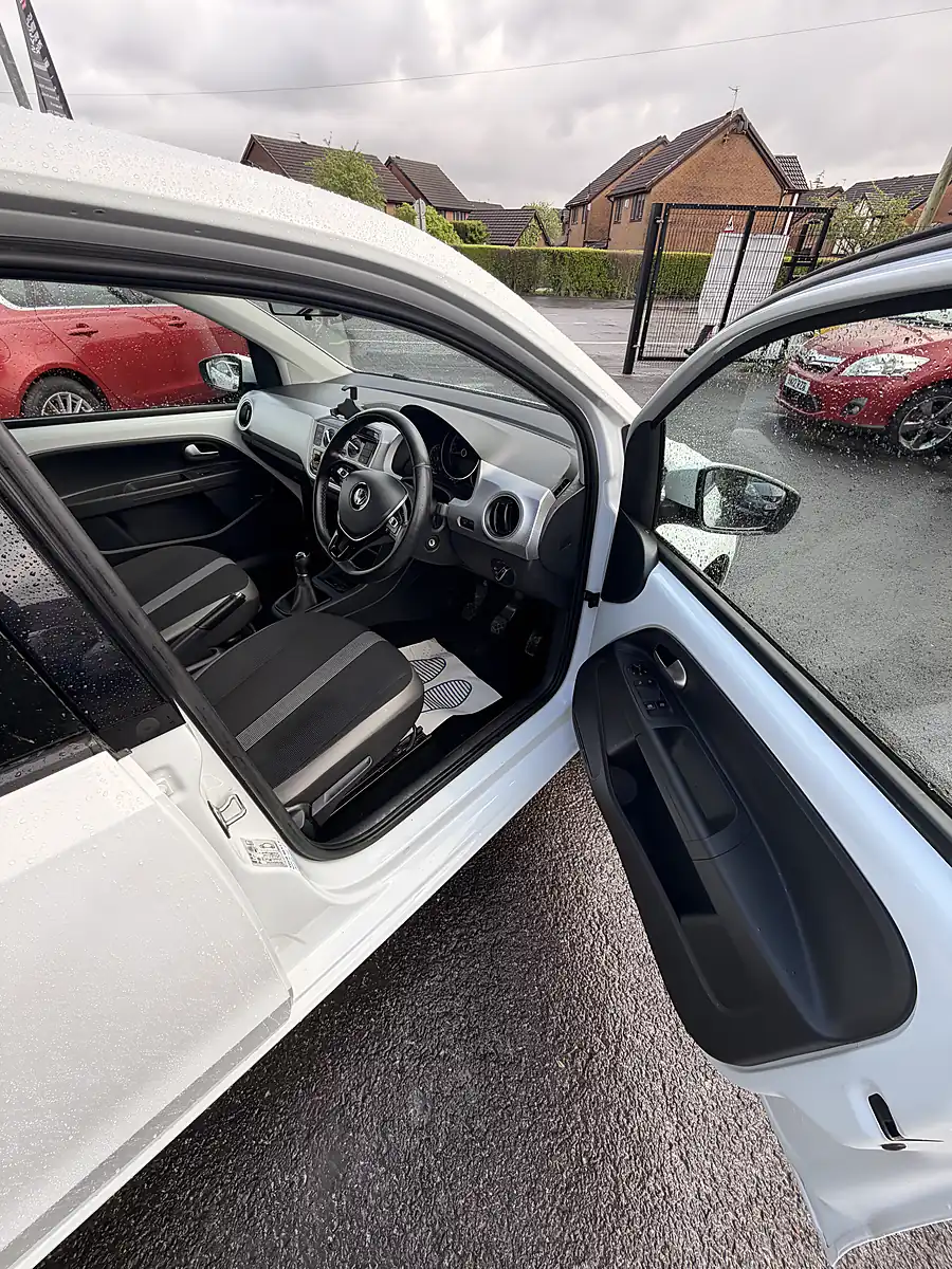 Used 2018 Volkswagen Up High Up White - Interior and Exterior details 9
